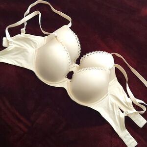 Calvin Klein 30DD Seductive Comfort Bra